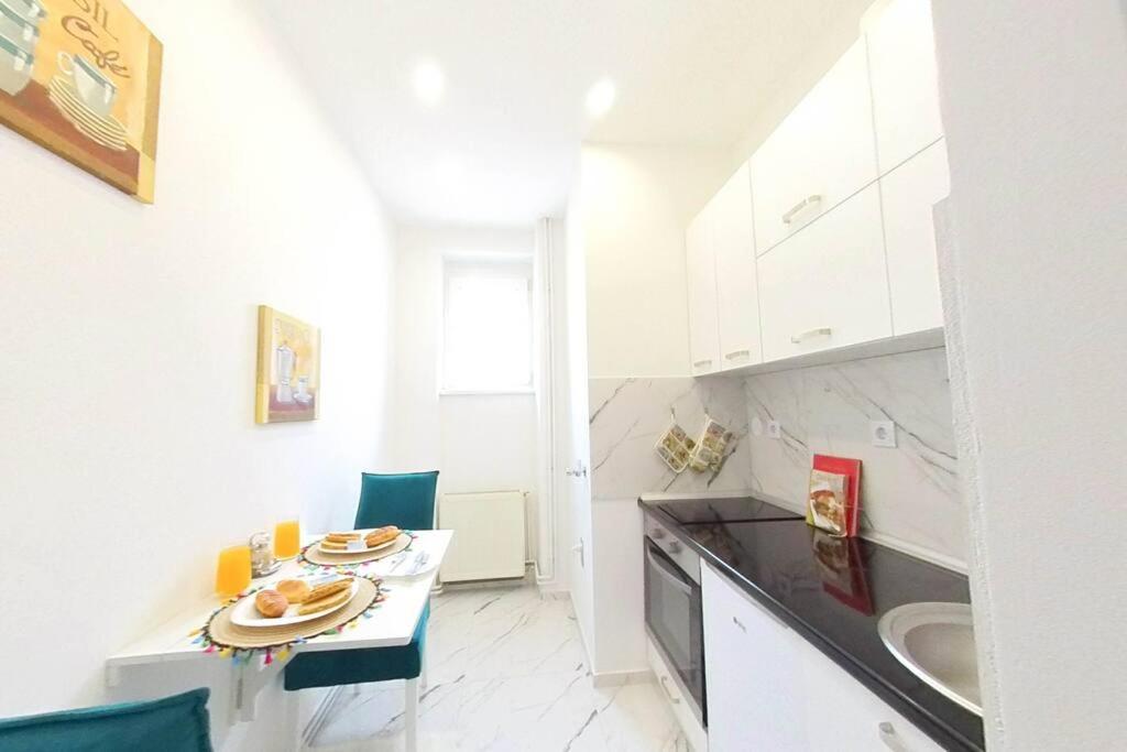 Cute And Sunny Studio - Central Location ซาราเยโว ภายนอก รูปภาพ